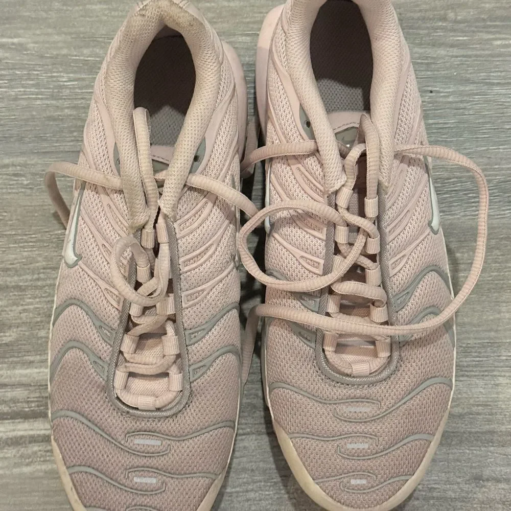 Nike Women's Light Pink Sneakers